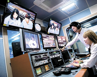 Broadcasting station, communication base station control equipment